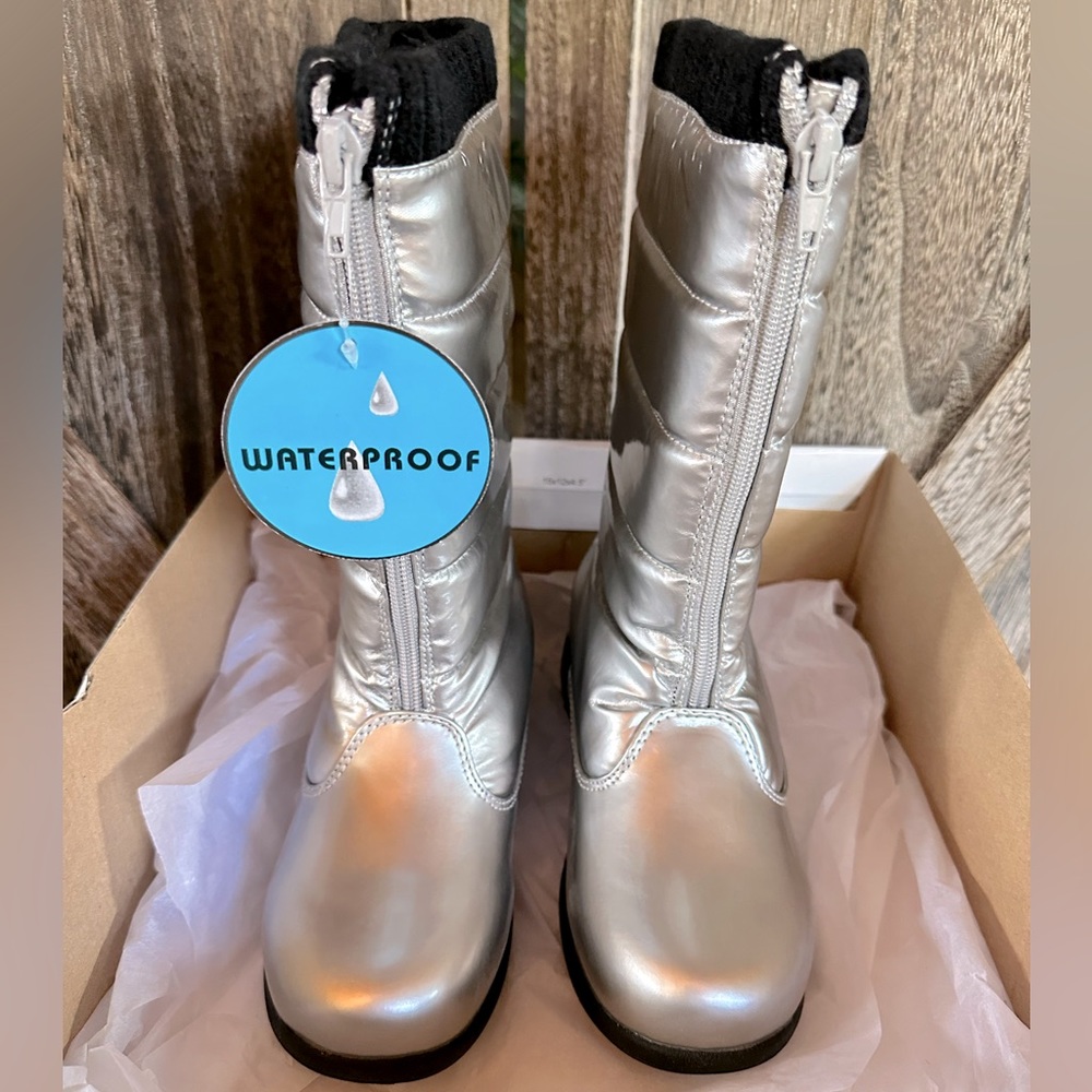 Tundra girls puffy waterproof boots size 3 NEW IN BOX